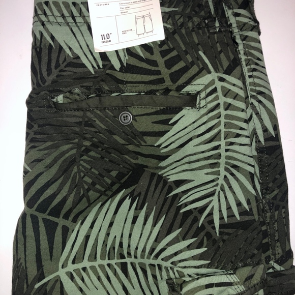 Men's Late Night Green Cargo Shorts - Size 36 & 28 - Picture 4 of 7